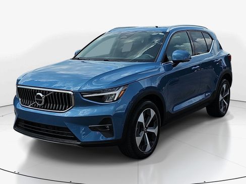 Used 2025 Volvo XC40 B5 Plus AWD/4WD image 8