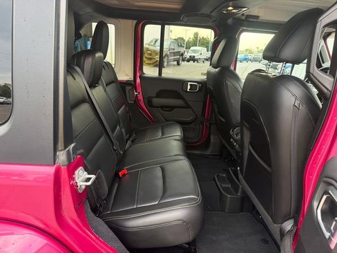 Used 2022 Jeep Wrangler Unlimited Sahara AWD/4WD image 46