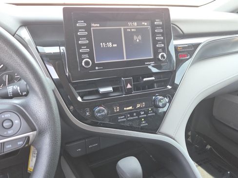 Used 2022 Toyota Camry LE w/ Carpet Mat Package (TMS) FWD image 29