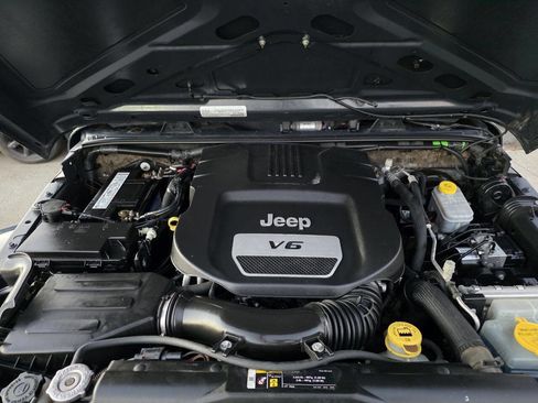 Used 2018 Jeep Wrangler Sport image 9