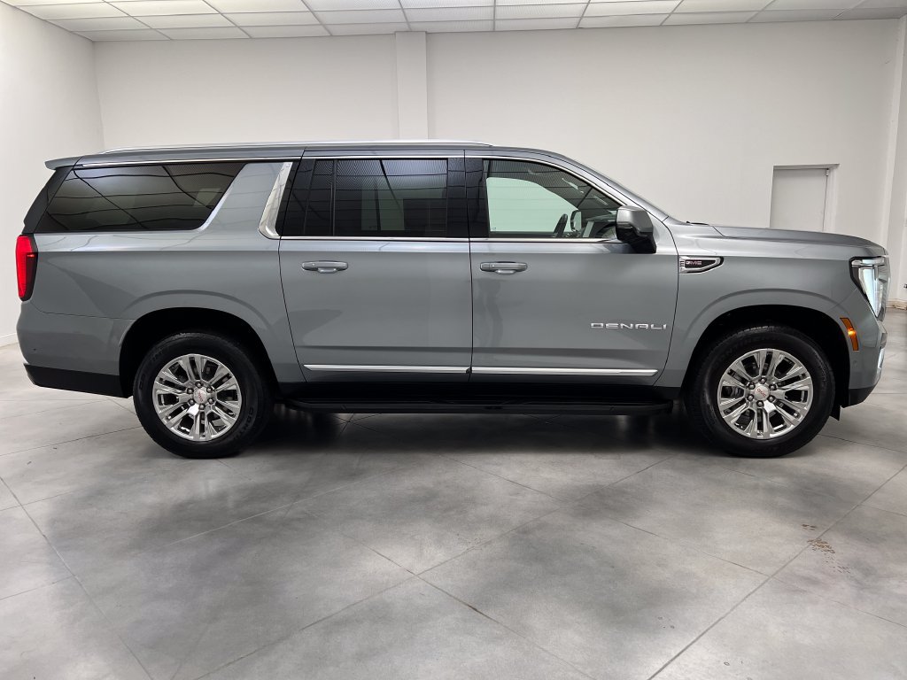 Used 2025 GMC Yukon XL Denali RWD image 10