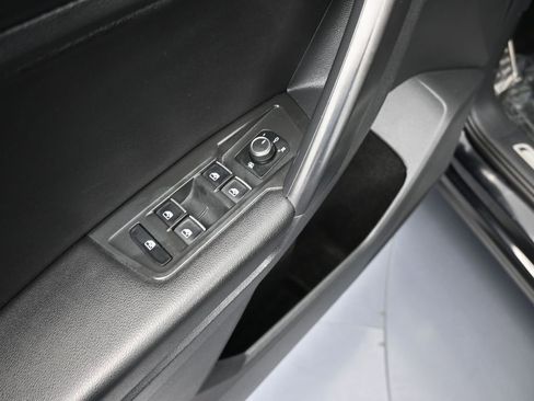 Used 2021 Volkswagen Tiguan SE R-Line image 14