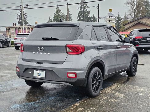 Used 2020 Hyundai Venue SE image 7