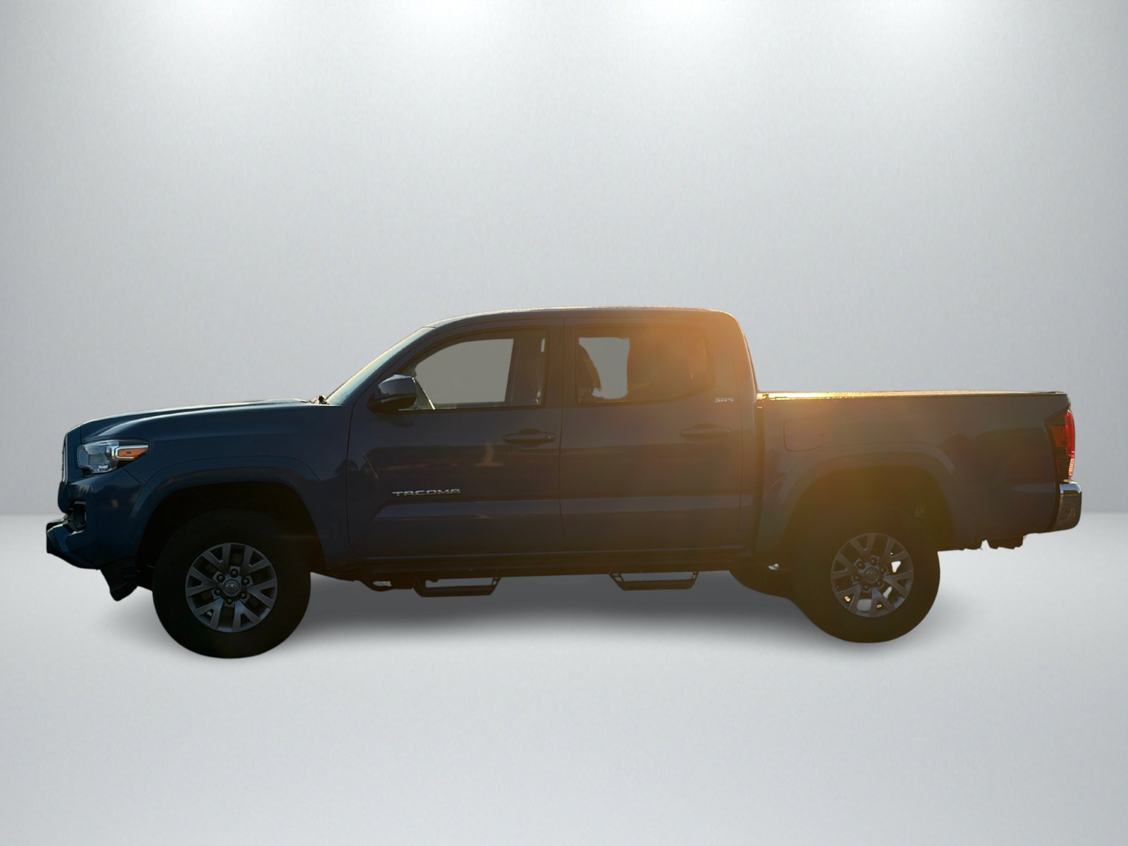 Used 2019 Toyota Tacoma SR5 AWD/4WD image 2