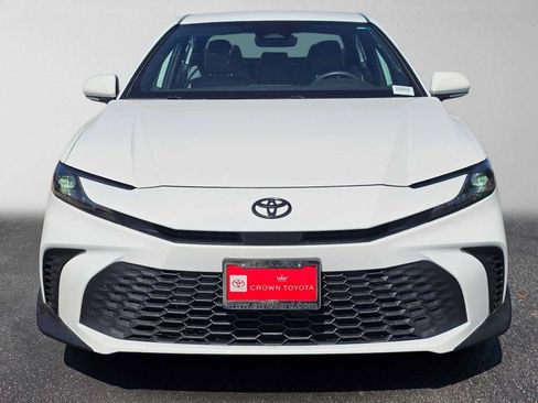 Used 2025 Toyota Camry SE w/ Convenience Package FWD image 8