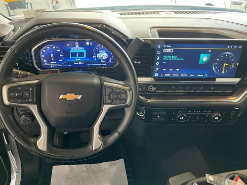Used 2025 Chevrolet Silverado 1500 LT RWD image 15