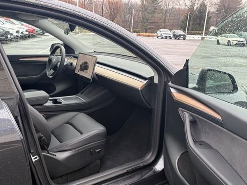 Used 2024 Tesla Model Y Long Range image 23