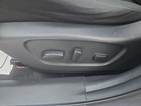 Used 2018 Nissan Rogue SV w/ Premium Package image 10