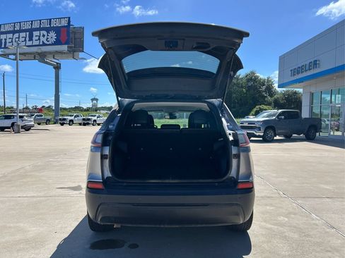 Used 2021 Jeep Cherokee Latitude Plus FWD image 11