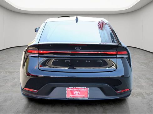 Used 2025 Toyota Prius LE AWD/4WD image 3