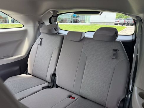 Used 2023 Toyota Sienna LE w/ LE Plus Package FWD image 16