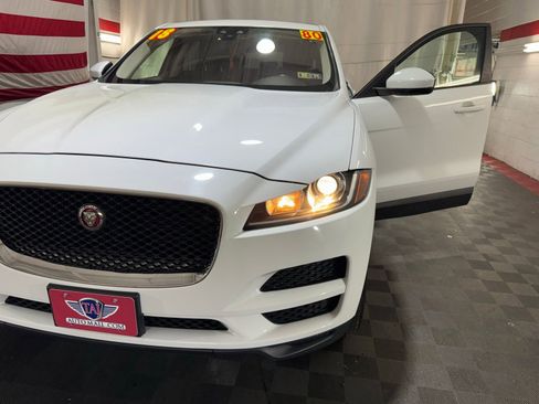 Used 2018 Jaguar F-PACE Premium image 25