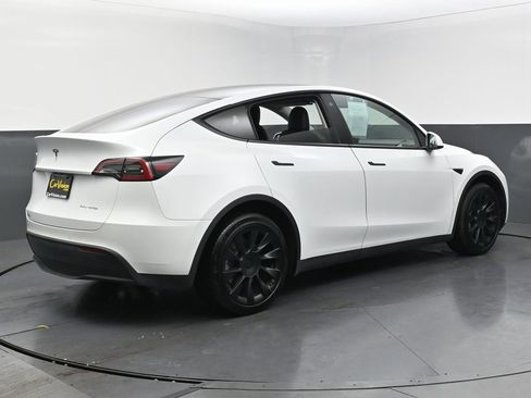 Used 2022 Tesla Model Y Long Range image 4