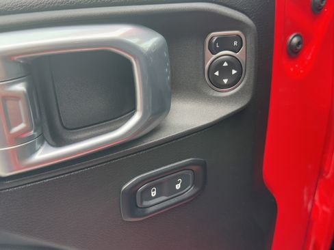 Used 2024 Jeep Wrangler Sport S image 12