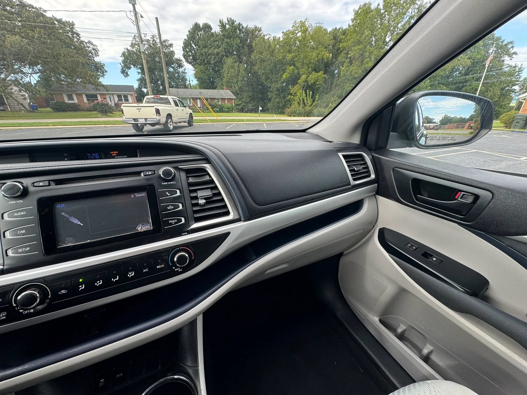 Used 2015 Toyota Highlander LE FWD image 23