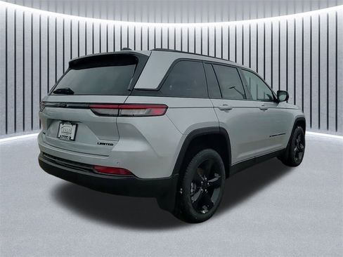 New 2025 Jeep Grand Cherokee Limited w/ Black Appearance Package image 9