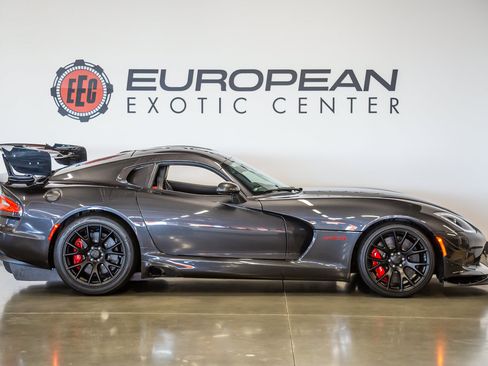 Used 2016 Dodge Viper ACR w/ Exterior Carbon Fiber Package RWD image 9