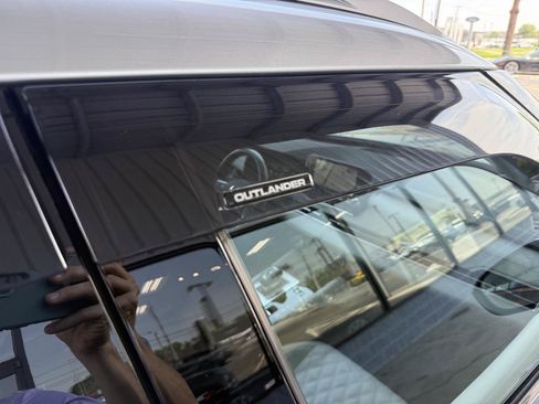 Used 2025 Mitsubishi Outlander SEL Plug-In Hybrid AWD/4WD image 5
