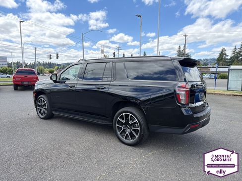 Used 2024 Chevrolet Suburban RST AWD/4WD image 3