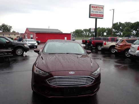 Used 2017 Ford Fusion SE FWD image 2