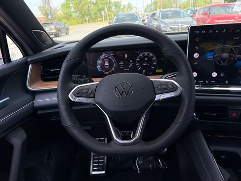New 2026 Volkswagen Tiguan SEL R-Line AWD/4WD image 24