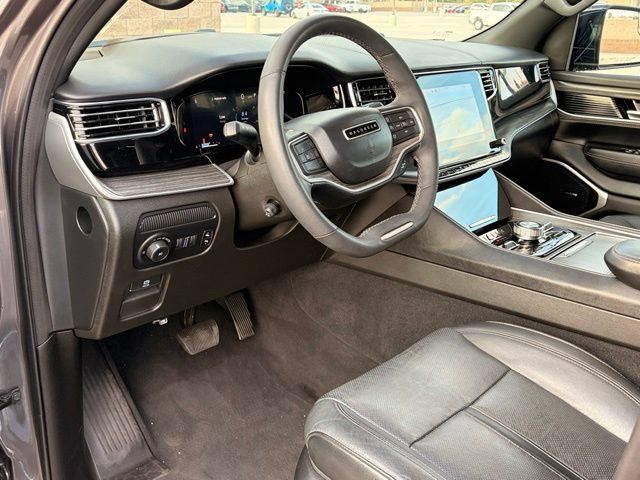 Used 2023 Jeep Wagoneer Series III w/ Preferred Equipment Group AWD/4WD image 13