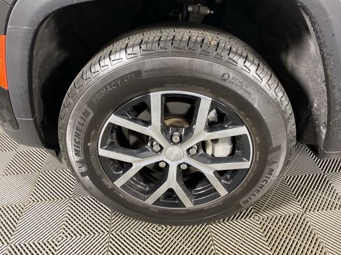 Used 2023 Jeep Grand Cherokee Limited image 12