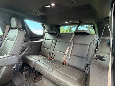 Used 2021 GMC Yukon Denali w/ Denali Premium Package RWD image 14