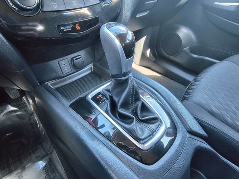 Used 2017 Nissan Rogue S AWD/4WD image 12