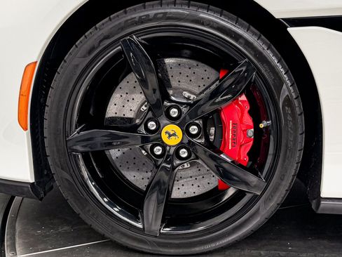 Used 2020 Ferrari Portofino RWD image 10