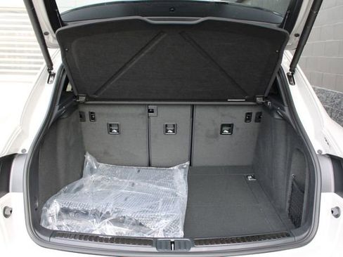 Used 2026 Porsche Macan image 23