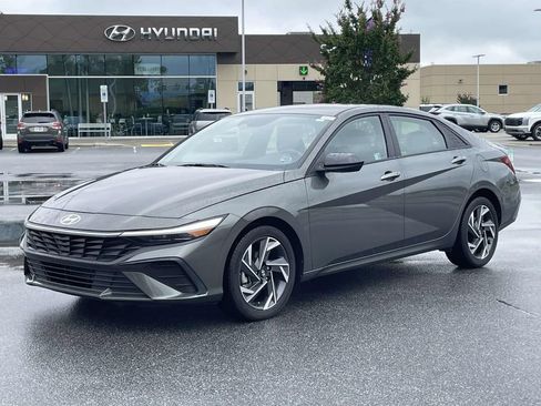 Certified 2025 Hyundai Elantra Sport FWD image 23