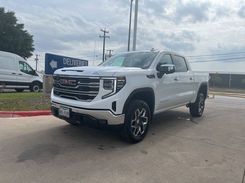 Used 2026 GMC Sierra 1500 SLT image 4