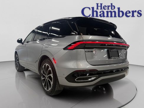 Used 2024 Lincoln Nautilus Reserve image 3