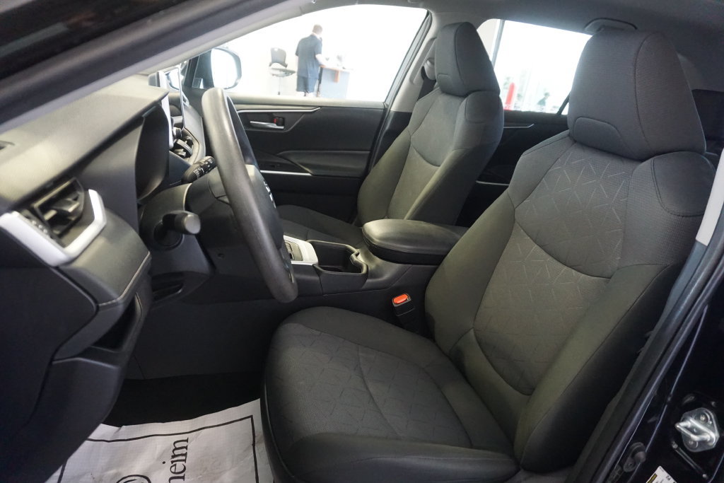 Used 2024 Toyota RAV4 XLE FWD image 16