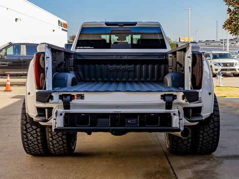 Used 2026 GMC Sierra 3500 Denali Ultimate w/ LPO, Black Badging Package image 9