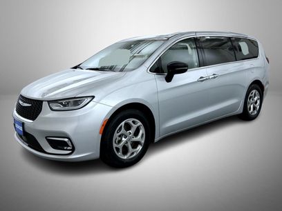 Used 2024 Chrysler Pacifica Limited