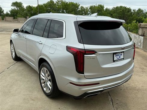 Used 2020 Cadillac XT6 Premium Luxury FWD image 4