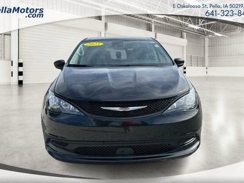 Used 2023 Chrysler Voyager LX FWD image 7