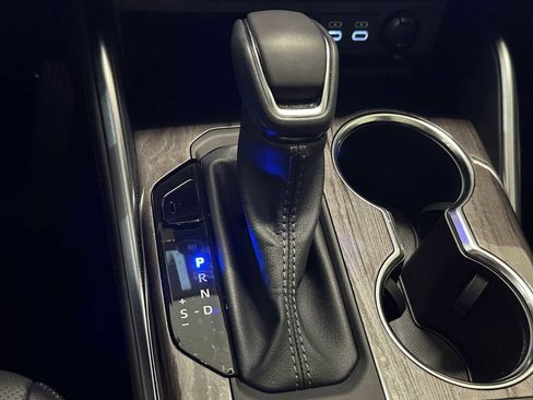 Certified 2025 Toyota Highlander Platinum image 16