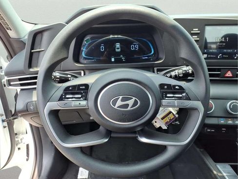 New 2026 Hyundai Elantra SE FWD image 13