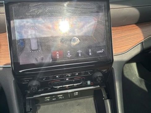 Used 2023 Jeep Grand Cherokee Summit w/ Luxury Tech Group V image 17