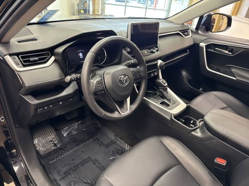 Used 2023 Toyota RAV4 XLE Premium image 31