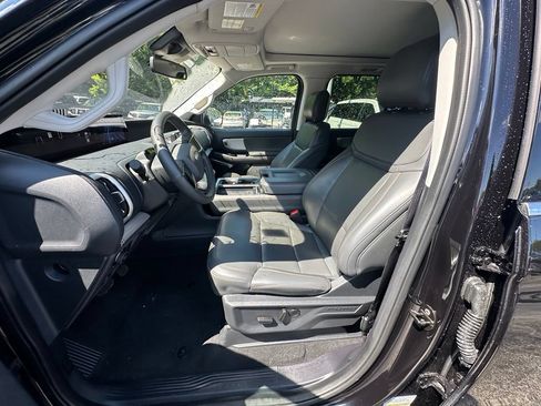 Used 2025 Ford Expedition Active AWD/4WD image 9