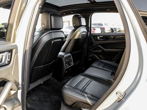 Used 2020 Porsche Cayenne image 35