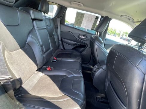 Used 2019 Jeep Cherokee Latitude Plus FWD image 26