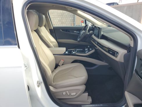 Certified 2022 Lincoln Nautilus Reserve w/ Equipment Group 201A image 9