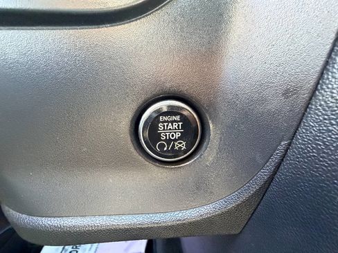 Used 2011 Dodge Challenger R/T image 15