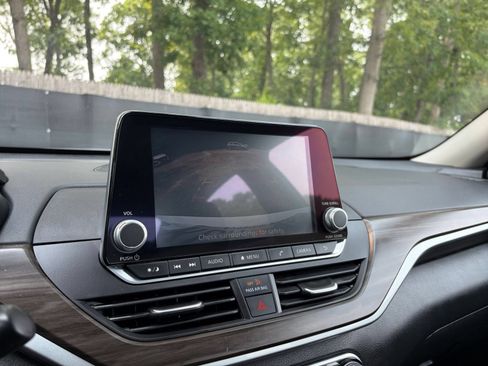 Used 2025 Nissan Altima 2.5 SV FWD image 22
