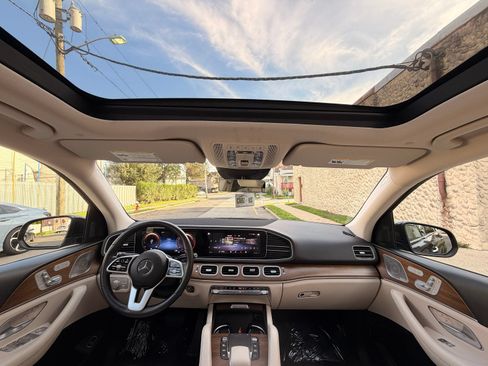 Used 2021 Mercedes-Benz GLE 450 4MATIC w/ AMG Line Exterior image 26